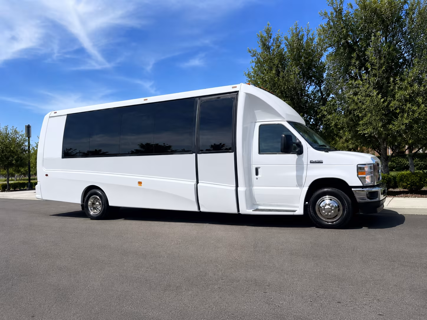 corporate airport transfer buses between pembroke pines and fll or mia